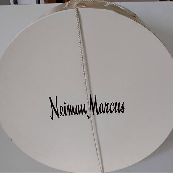 Neiman Marcus Vintage Hat Box 1940s 1950s Movie Prop - Picture 3 of 14